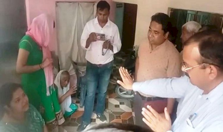 घर के अन्दर डेढ़ वर्ष पुराना शव मिला, मृतक अहमदाबाद में आयकर विभाग का अधिकारी था