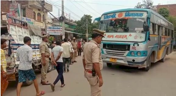 बाँदा में दर्दनाक हादसा : प्राइवेट बस ने राहगीर को कुचला, मौके पर हुई मौत