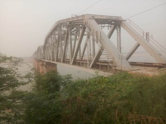 हमीरपुर में संगम पर बने रेलवे पुल ने 110 वर्ष का सफर पूरा किया