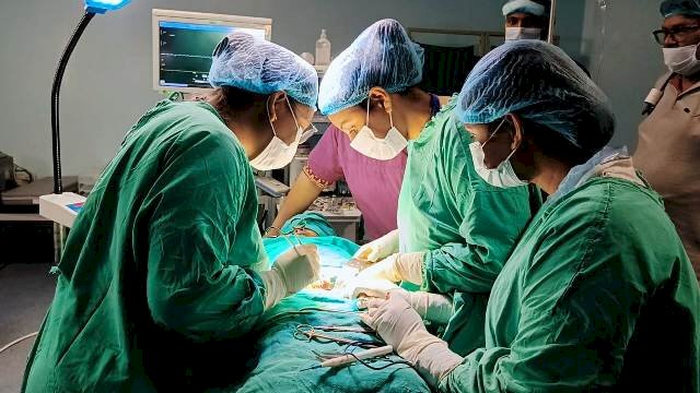 अद्भुत मगर सचः साढ़े 4 माह से बच्चेदानी के बाहर ठहरा हुआ था गर्भ, हुआ सफल ऑपरेशन