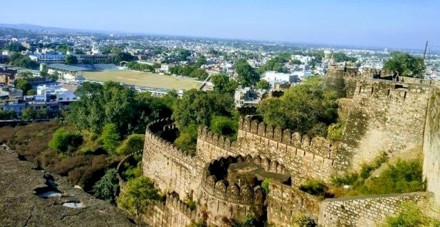 झांसी में पर्यटन के विस्तार के साथ ही पर्यटकों को आधुनिक सुविधाएं मुहैया करायेंगी ये छह कंपनियां