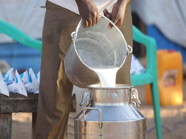 दुग्ध समितियों में दूध कलेक्शन को अधिक से अधिक बढाने को आयुक्त ने दिये निर्देश