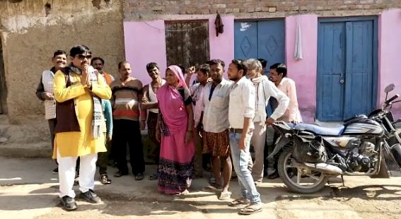 झाँसी: नगर पंचायत टोड़ी फतेहपुर में ली गई जनता की राय