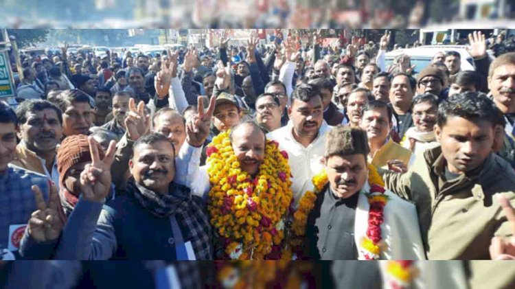 शिक्षक MLC चुनाव : सुरेश कुमार त्रिपाठी व लालमणि द्विवेदी ने समर्थकों के साथ किया नामांकन पत्र दाखिल