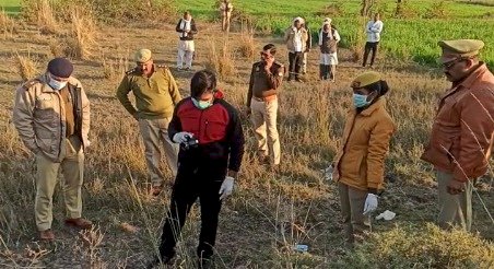 अज्ञात महिला की लाश मिलने से मचा हड़कंप, हत्यारों ने इस वजह से कुचल दिया सिर