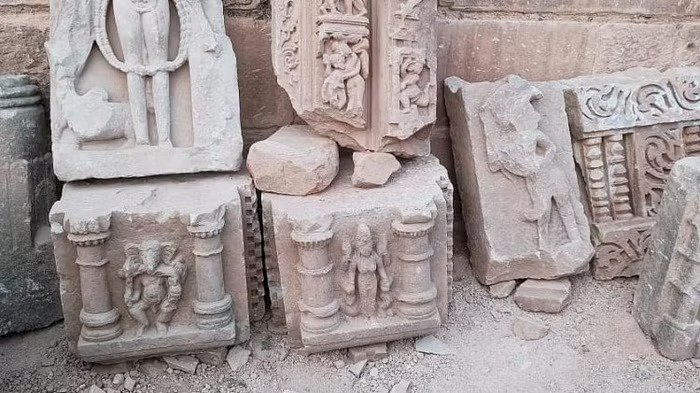 कालिंजर में खुदाई के दौरान निकली 10 वीं शताब्दी की मूर्तियां, इन्हें  किसने दीवार के पीछे चुनवा दिया था, जानिए
