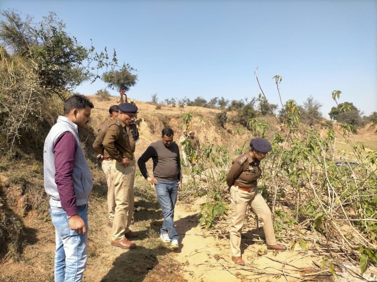 केन नदी के किनारे जंगल में मिला महिला का अधजला शव, मचा हड़कंप