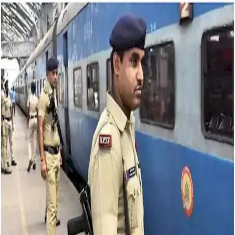 रेलवे स्टेशन पर चार बदमाशों ने आरपीएफ आरक्षी पर किया हमला
