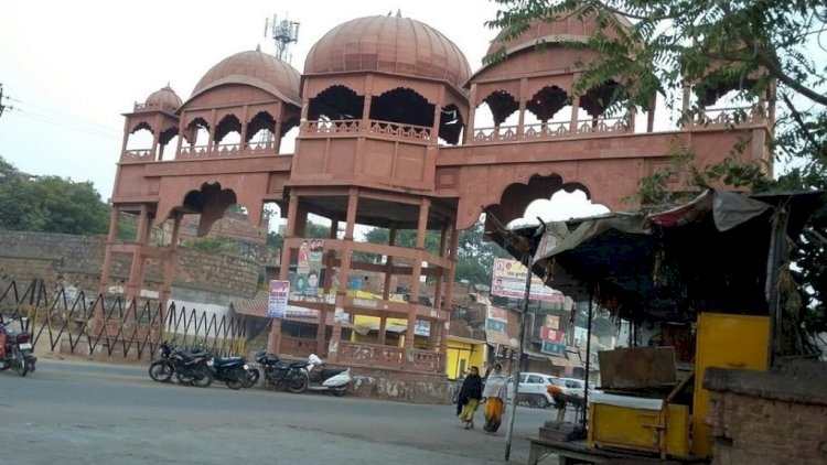दतिया का रेलवे स्टेशन मां पीतांबरा पीठ मंदिर जैसा नजर आएगा 