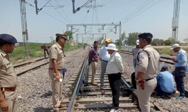 उरई और पुखरायां रेलवे स्टेशन की बदलेगी तस्वीर, यात्रियों को लिफ्ट के साथ साथ मिलेंगी यह सुविधाएं