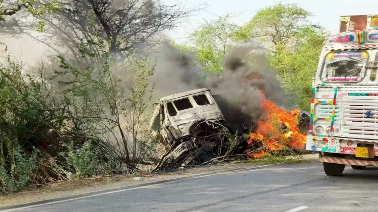 बडा हादसाः गिट्टी से लदा डम्पर पलटा, आग लगने से ट्रक चालक जिंदा जला 