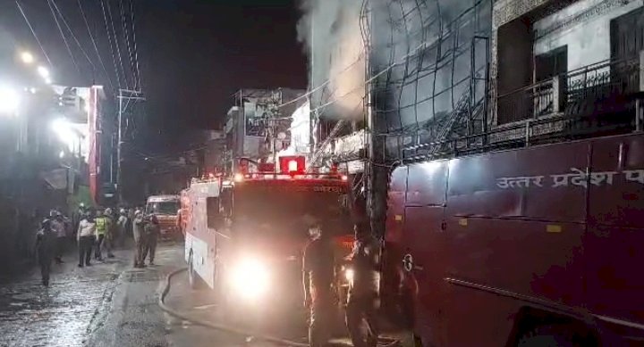 आग में झुलसे 7 लोगों को बचाया गया, एक महिला की मौत