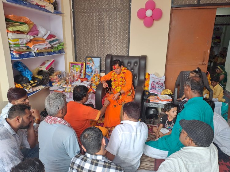 गुरुपूर्णिमा पर वृंदावन धाम के कथा वाचक आचार्य वेदांत शास्त्री ने आयोजित किया गुरुशिष्य समागम, देर रात तक रही भक्तो की भीड़
