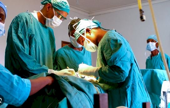 बाँदाः मेडिकल कॉलेज के डॉक्टर का कमाल, गुर्दे के कैंसर का सफल ऑपरेशन कर बचाई महिला की जान
