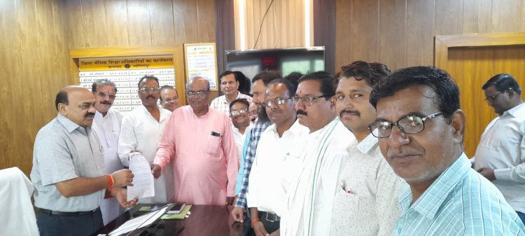 आजमगढ़ में शिक्षक व प्रधानाचार्य की गिरफ्तारी के विरोध में ललितपुर में भी निजी स्कूल रहेंगे बंद