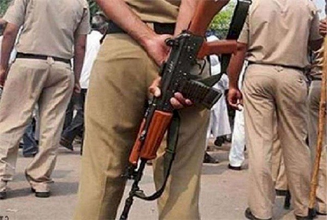 चित्रकूटः यूपी एमपी के सीमा में ट्रक चालकों से एंट्री वसूलने वाला सिपाही निलंबित