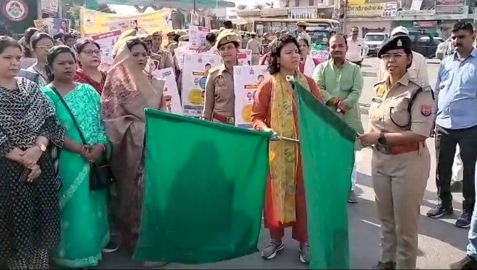 बांदाःमहिला सशक्तिकरण रैली में दिखा महिलाओं में जोश, अधिकारों के प्रति किया जागरूक