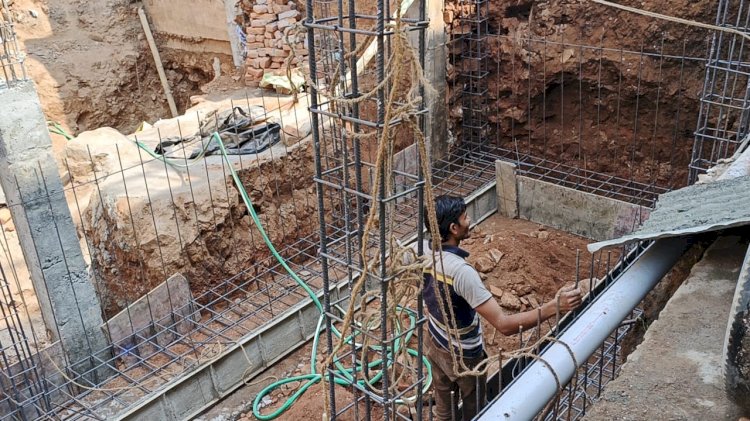 झाँसी: ऐतिहासिक इमारत कला- मन्दिर हुई ध्वस्त, शिकायतों के बाद भी प्रशासन बेसुध 