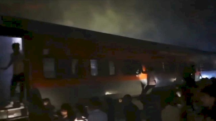 उप्र: वैशाली एक्सप्रेस की बोगी में लगी आग, 19 यात्री घायल, 12 घंटे में दूसरी घटना