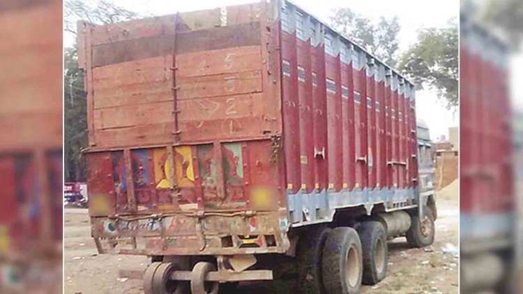 भाजपा नेता के अवैध बालू भरे ट्रक को पकडना पुलिस को महंगा पड़ा, थानाध्यक्ष समेत 4 पुलिस कर्मी निलंबित