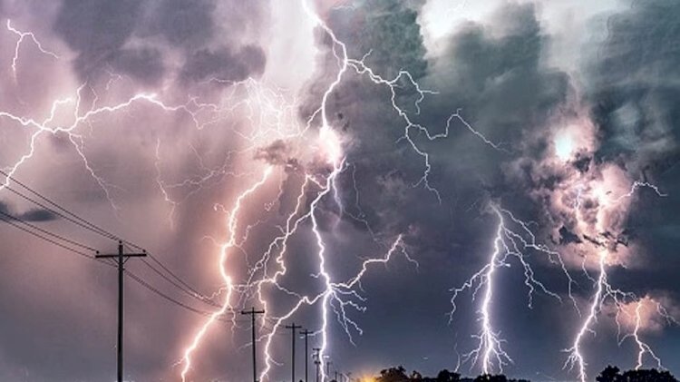 यूपी में अब बारिश मचाएगी तबाही, 50 जिलों में बिजली गिरने का अलर्ट 