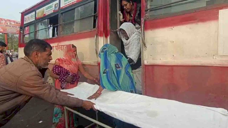 बांदाः रोडवेज बस में महिला को हुआ प्रसव, चालक ने दिया सूझबूझ का परिचय