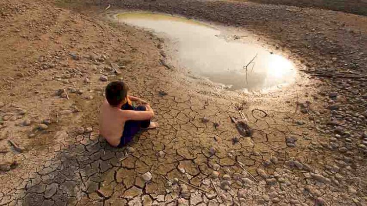 महोबा : ग्रामीण क्षेत्रों में गहरा रहा पानी का संकट
